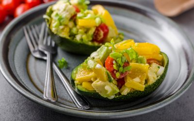 Aguacate relleno de verduras