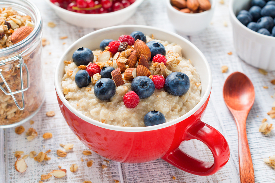 Avena con frutos rojos y almendra