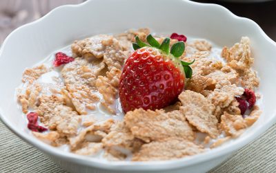 Cereal con leche y fruta