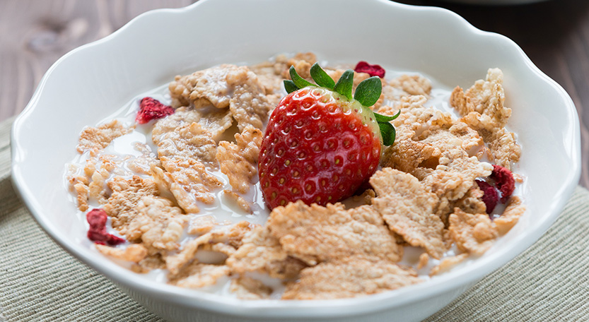 Cereal con leche y fruta