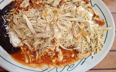 Chilaquiles rojos con pollo