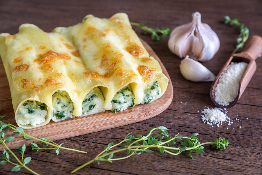 Canelones rellenos de espinaca y queso ricotta