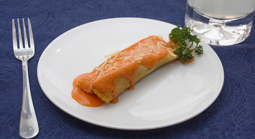 Crepas de verdura en salsa de pimiento