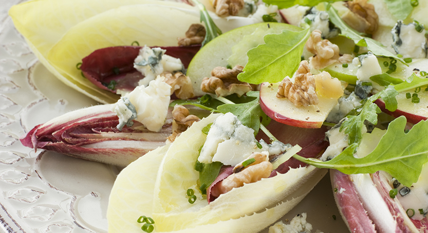 Ensalada con nuez y queso azul