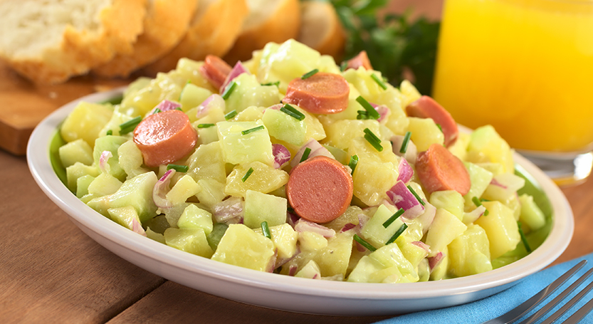 Ensalada de papa con salchichas