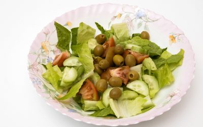 Ensalada de pepinos y olivas