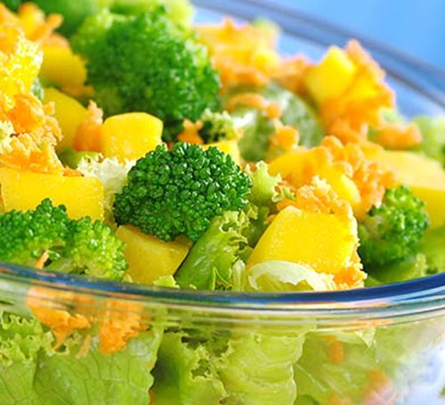 Ensalada de verduras con mango - Vidactual
