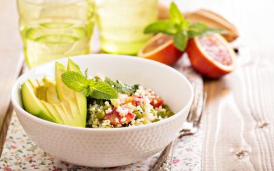 Ensalada de aguacate y tomate con cous cous