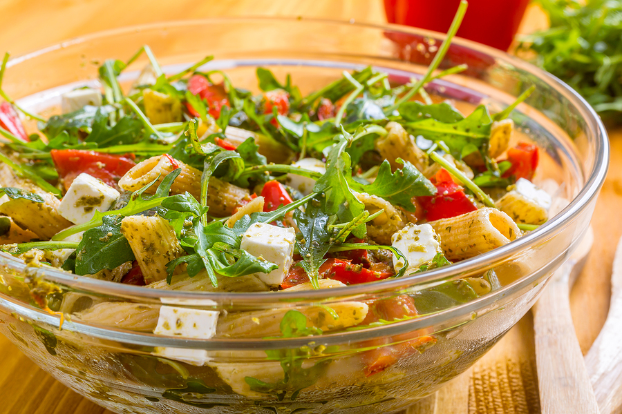 Ensalada de pasta y queso de cabra