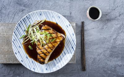 Filete de pescado marinado en soya y limón