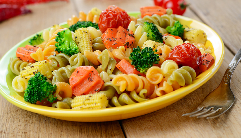 Fusilli al pesto con verduras