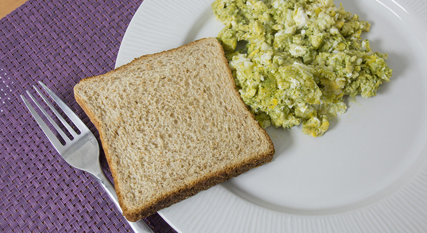 Huevo al pesto