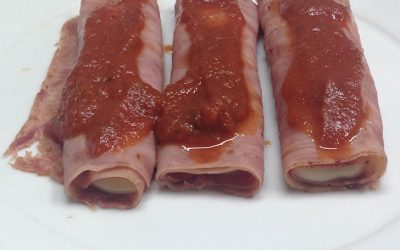 Rollos de jamón con queso en salsa de jitomate