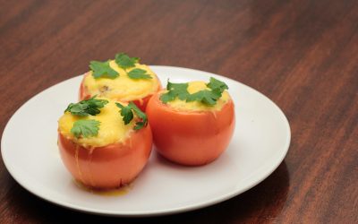 Jitomate relleno de queso