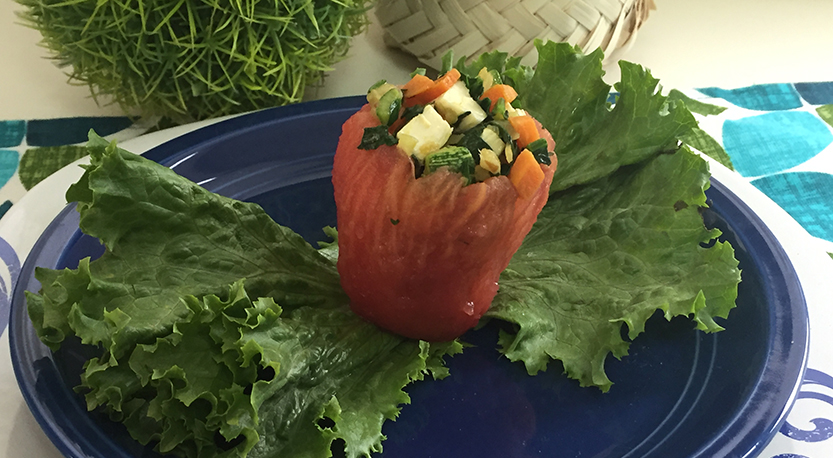 Jitomate relleno de verduras