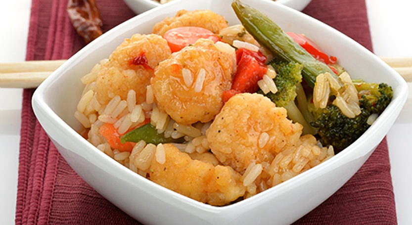 Nuggets agridulces con arroz y verduras