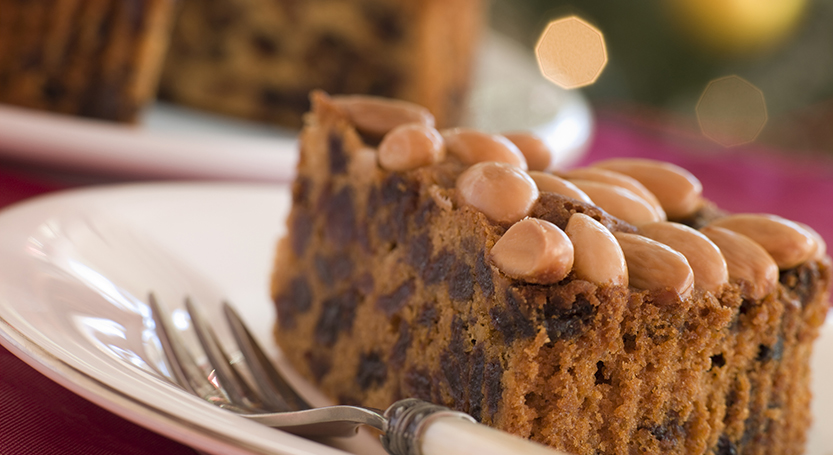 Pastel de pasas y almendras