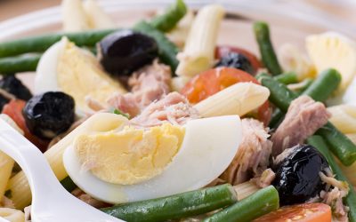 Pasta con atún, huevo y ejotes