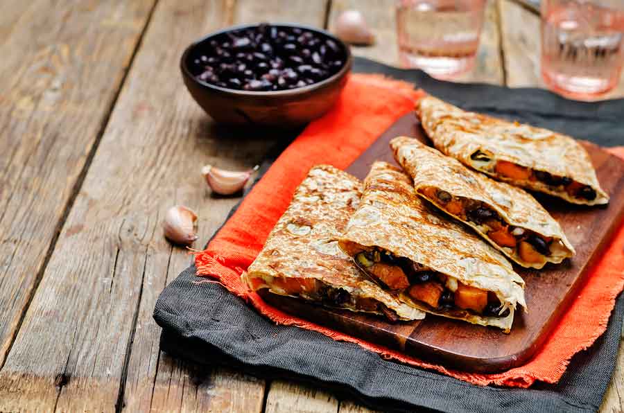 Quesadillas de frijol con jitomate