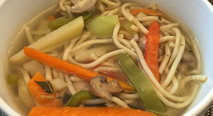 Sopa de noodles con champiñones