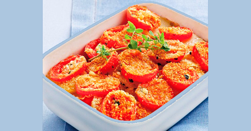 Tomates y patatas gratinadas con orégano