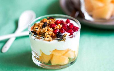 Melón con yogurt y granola