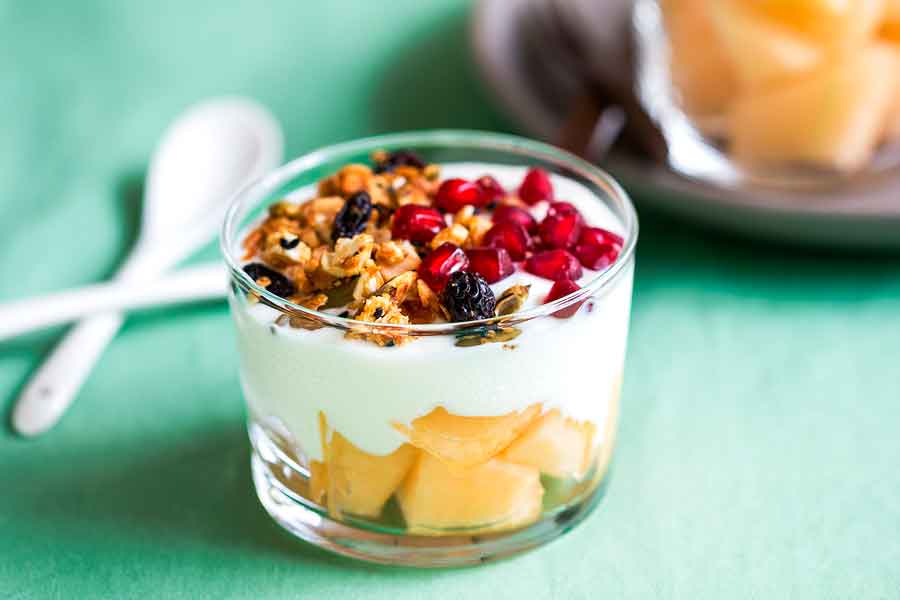 Melón con yogurt y granola