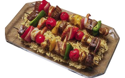 Brochetas de verdura y carne