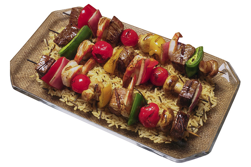 Brochetas de verdura y carne