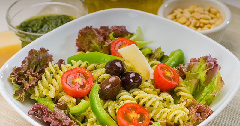 Ensalada de fusilli al pesto