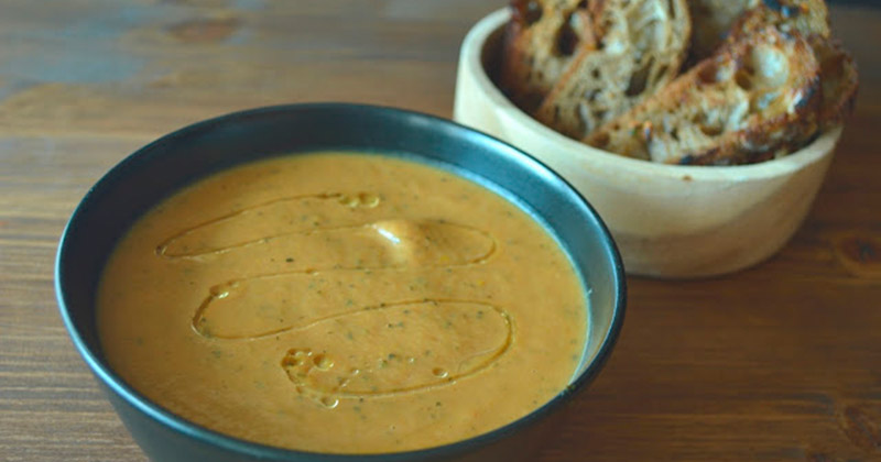 Crema de calabaza y betabel al curry