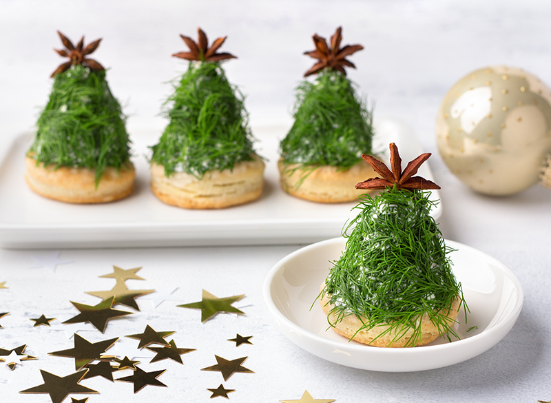 Arbolitos navideños de queso con galleta