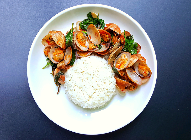 Arroz con pimientos y almeja